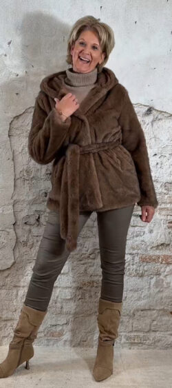 FC8003 Fake Fur parka model met capuchon bruin