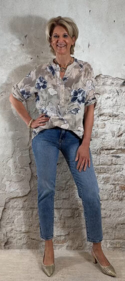 G002. Elza slim momfit jeans.