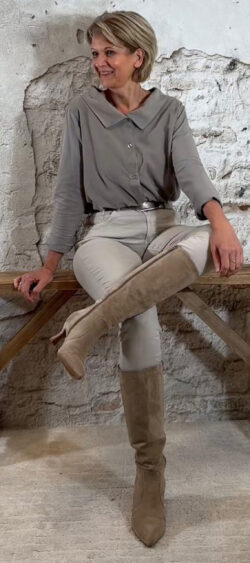 158547. LAATSTE! Elza babyrib/jog blouse taupe