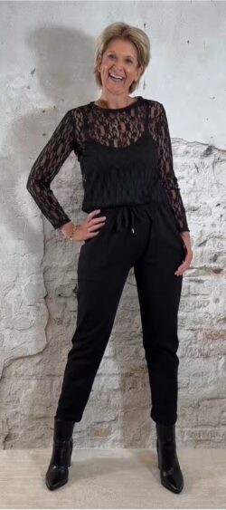 161470. Evy lace longsleeve shirt zwart (leverbaar vanaf 3 februari, je kunt al bestellen)