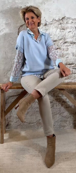 119823. Evy pullover V-hals kapmouw lichtblauw (25 februari weer op voorraad, je kunt al bestellen)