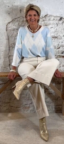 161484. Bibi dunne pullover ruit lichtblauw ( 3 februari weer op voorraad, je kunt al bestellen)