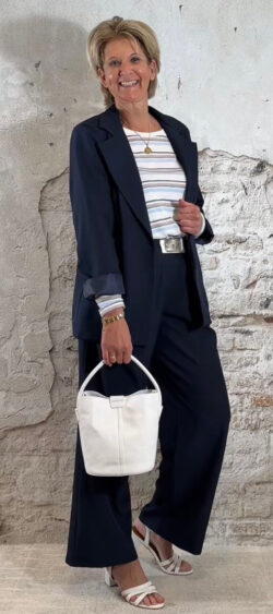 162654. Evy pantalon wijde bandplooi donkerblauw