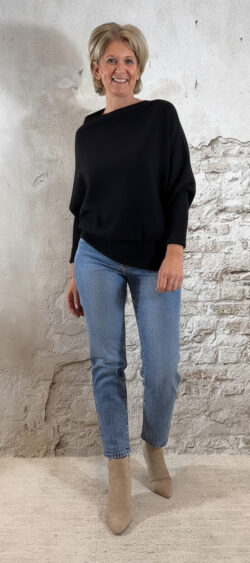 156895. Ailan upside down pullover zwart.