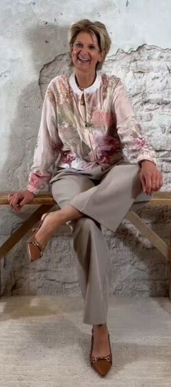 162643. Evy transparant blouse/jack print beige (18 februari weer op voorraad, je kunt al bestellen)