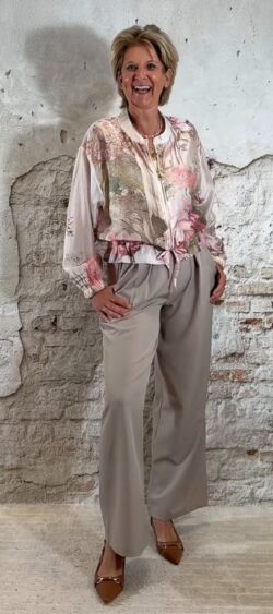 162651. Evy pantalon wijde bandplooi zand