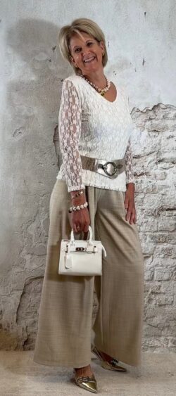 166845. Evy lace longsleeve shirt v-hals gevoerd buttermilk