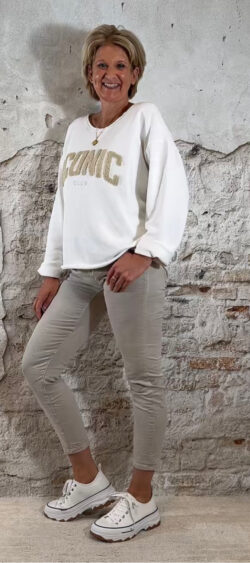 165125. Ailan iconic sweater off white (18 februari weer op voorraad, je kunt al bestellen)