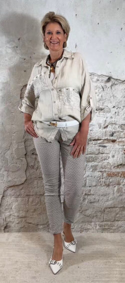 164051. Floor linnen blouse met kant beige