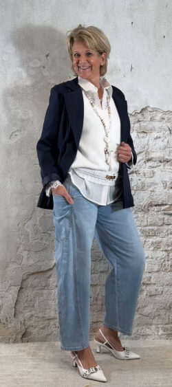 142039. Evy blazer donkerblauw