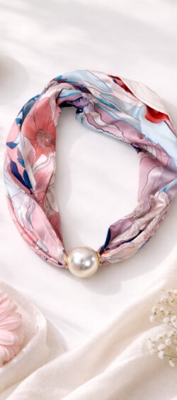 165891. Kraalsjaal blauw/roze (25 februari weer op voorraad, je kunt al bestellen)