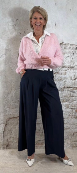 167026. Evy wijde bandplooi pantalon donkerblauw