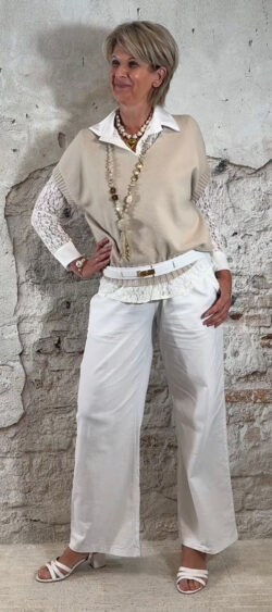 149032. Evy pullover kapmouw v-hals zand