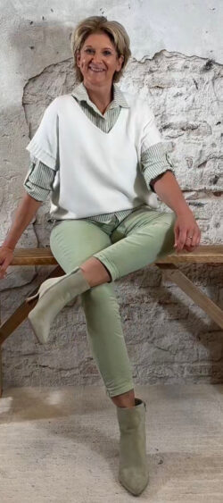 10*162701. Evy pullover Kapmouw v-hals off white