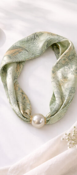 165892. Kraalsjaal lindegroen (25 februari weer op voorraad, je kunt al bestellen)