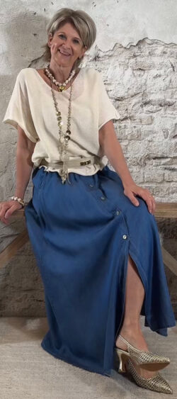 166905. Evy pullover kapmouw v-hals buttermilk