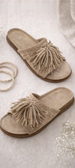 OM6622. Boho slipper fringe met voetbed (24 MAART WEER OP VOORRAAD, JE KUNT AL BESTELLEN)