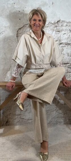 170493. Evy kort blouse/vestje zand (24 maart weer op voorraad, je kunt al bestellen)