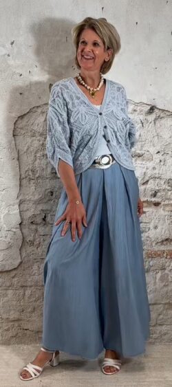 172977. Floor crochet vlindervest lichtblauw