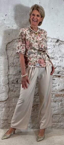 171606. Evy gobelin look plooi shirt groen/beige (24 maart weer op voorraad, je kunt al bestellen)