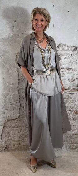 172972. Floor wijde satin broek taupe/grijs