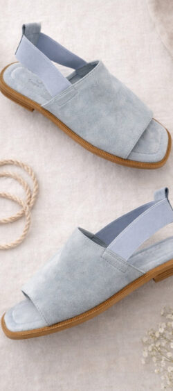 J-260. Suedine comfy slingback slippers lichtblauw (24 maart weer op voorraad, je kunt al bestellen)