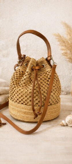 170115. Raffia bucket bag licht camel