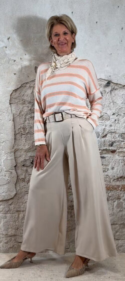 167025. Evy wijde bandplooi pantalon beige