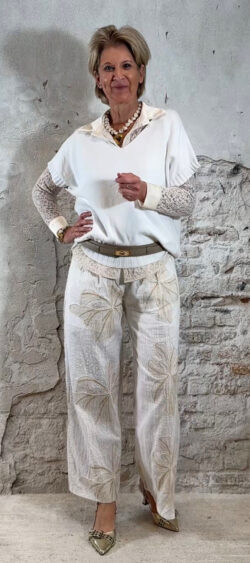 162701. Evy pullover Kapmouw v-hals off white