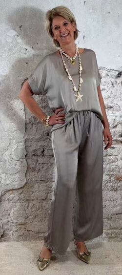 169912. Elza wijde glans broek taupe