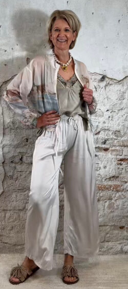 171761. Elza wijde glans broek ecru