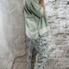 zijkant van een casual dames sweater met korte mouw voor dames, joggingstof