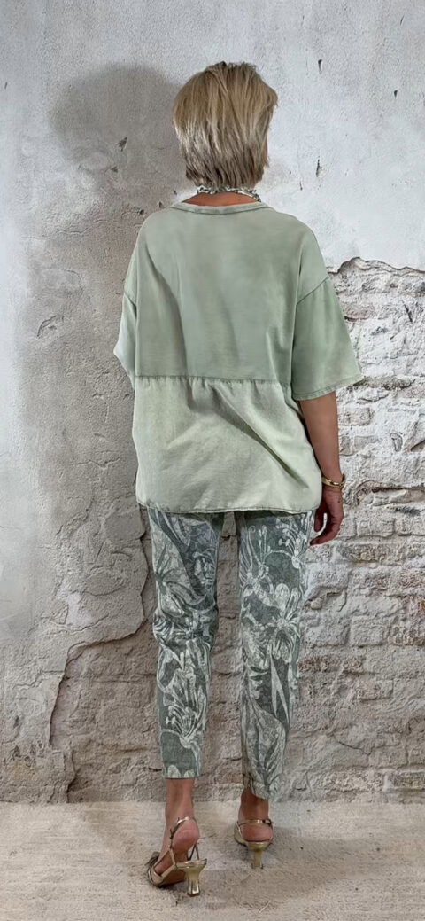achterkant van khaki sweater met korte mouw voor dames