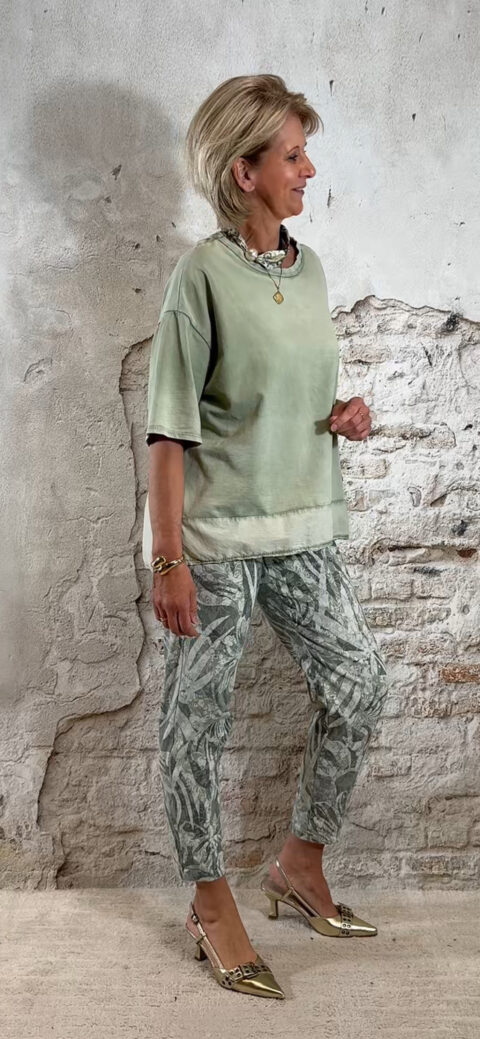 khaki groene sweater met korte mouw, stoer en vintage look