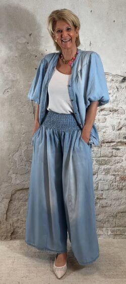 lyocel jeans broek dames lichtblauw wijde pijpen gesmockte taille elastische band ibiza stijl