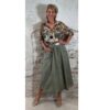 Deze maxi rok dames in khaki van katoen is luchtig, comfortabel en perfect voor warme dagen. De rok heeft een elastische tailleband en valt soepel, waardoor hij fijn draagt en makkelijk te combineren is. Shop dit item hier: https://www.baboux.nl/product/cotton-maxi-rok-met-kokosknopen-khaki-bibi/