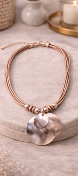 Multi strand pendant necklace (8 april weer op voorraad, je kunt al bestellen)