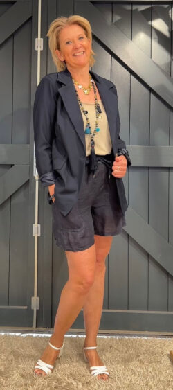 142039. Evy blazer donkerblauw