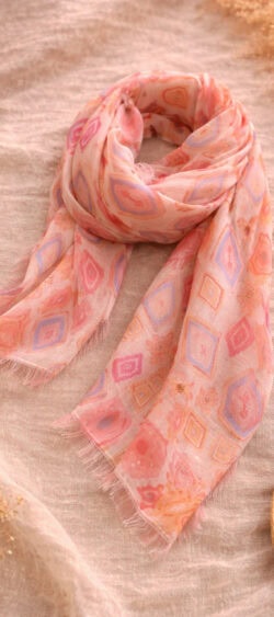 roze dames sjaal met print van bamboe katoenen stof