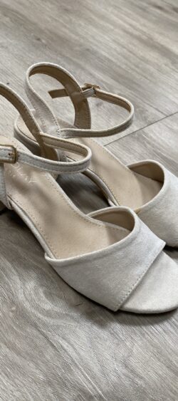 Suedine sandaal met hakje beige - maat 37