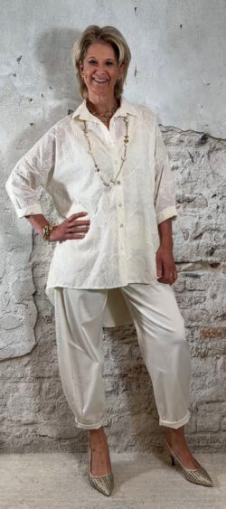 Oversized geborduurde blouse ecru Evy 179283 (5 mei op voorraad, je kunt al bestellen)