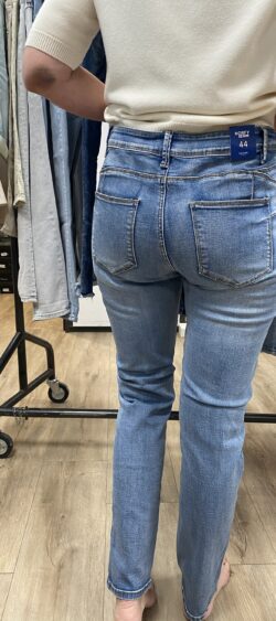 LIVE OUTLET - 7823-1. Noor Jeans light blue XXL/44