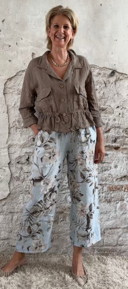 Gebloemde linnen broek lichtblauw (12 mei weer op voorraad, je kunt al bestellen)