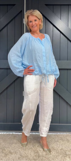Wijde linnen blouse met koord lichtblauw - Elza 180797