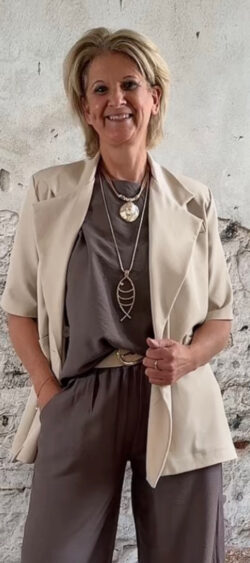 Blazer met korte mouwen beige - Floor 179744 (19 mei weer op voorraad, je kunt al bestellen)