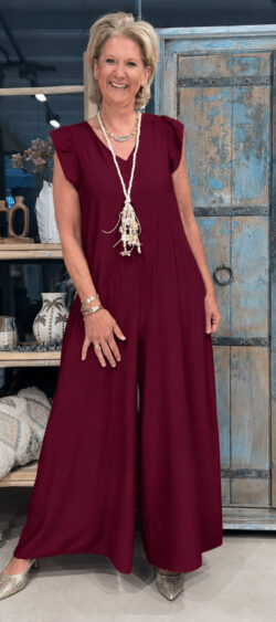 Jumspuit met ruffle mouw bordeaux - Evy 183655 (16 juni op voorraad, je kunt al bestellen)