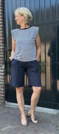 Padded shoulder shirt navy-ecru gestreept - Evy 182818