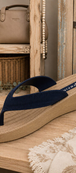 X21-PL. Teenslipper met sleehak donkerblauw
