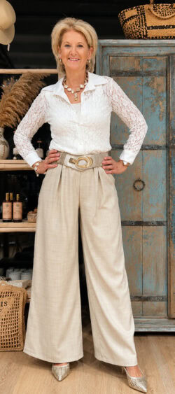 162703. Evy lace blouse off white