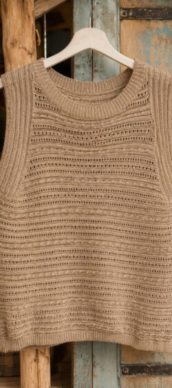Mouwloos Ajour gebreide top taupe Len 186434